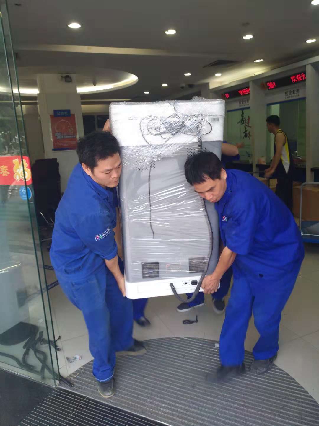 搬家公司專業(yè)搬家，為你省心，省力！